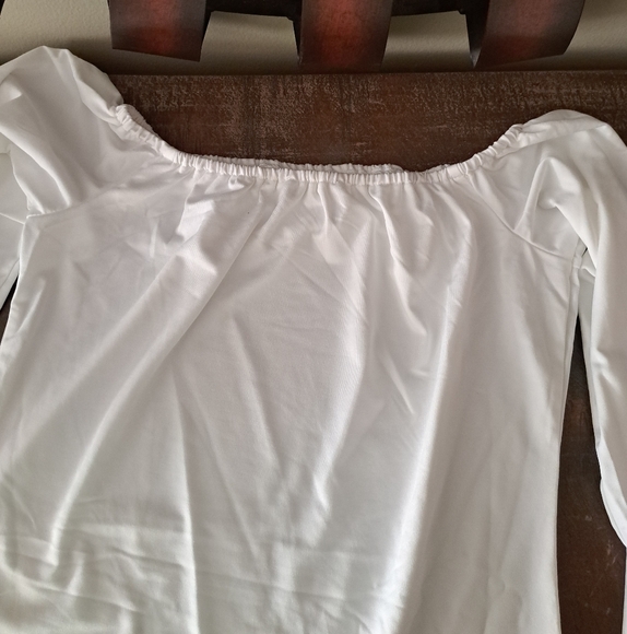 ♥️New boutique slim fit off the shoulder top - Picture 7 of 8